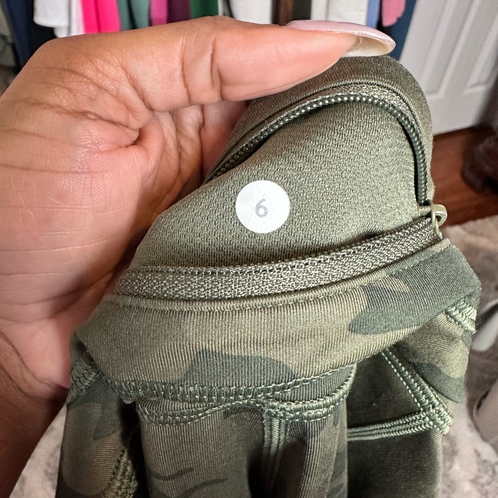 LULULEMON green camo 23" Inseam Athletic Pants 6 - Picture 6 of 6